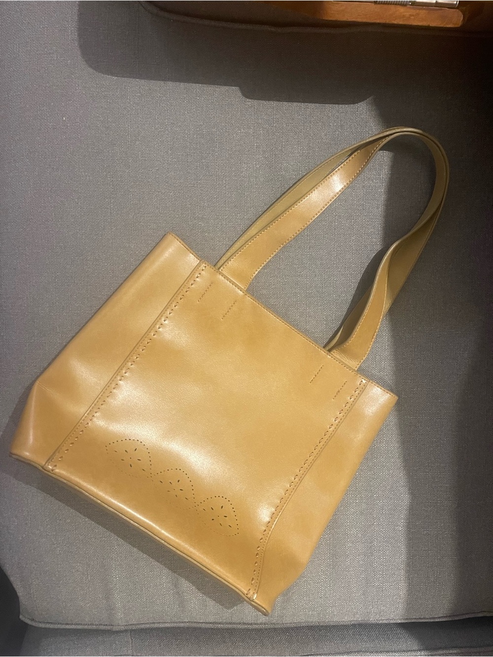 Mondani Camel Leather Tote with Scallop Detail